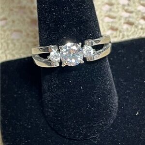 💍 Elegant Triple Stone TK316 Stainless Steel Ring – Size 10